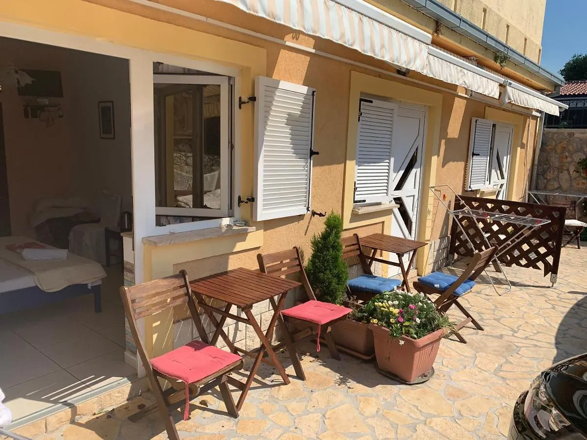 Apartmani Noelle Novi Vinodolski Bed & Breakfast